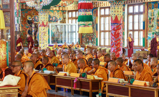 traditional buddhist praying at namdroling monastery golden temple. padmasambhava buddhist vihara also known by locals as the golden temple in karnataka, india. - golden temple - fotografias e filmes do acervo