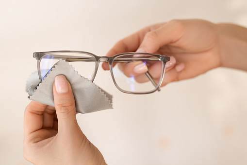 Cleaning glasses with microfiber cloth