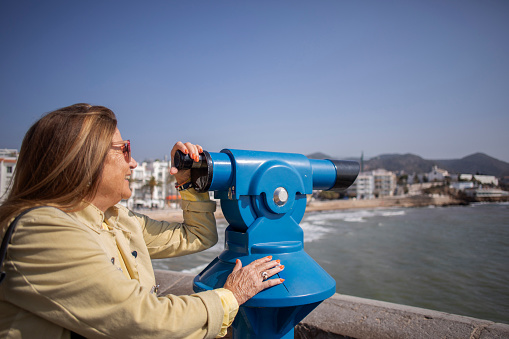 Viewing the landscape with a binocular