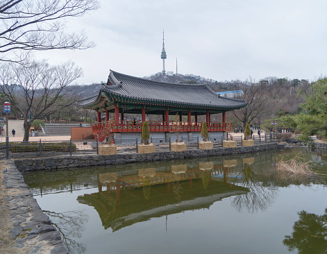 In march 2015, tourists were visiting in Seoul the Gyeongbokgung Palace and Jogyesa temple