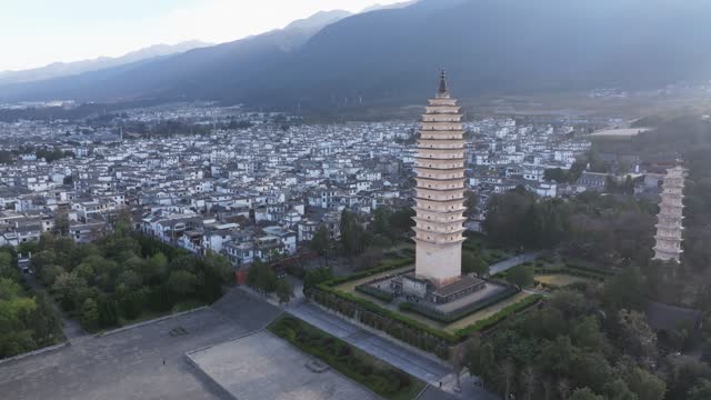 Tyndall light with Three Pagodas of Chongsheng Temple in Dali