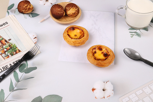 Very delicious, very fresh cream cake and egg tarts, as well as delicious puffs