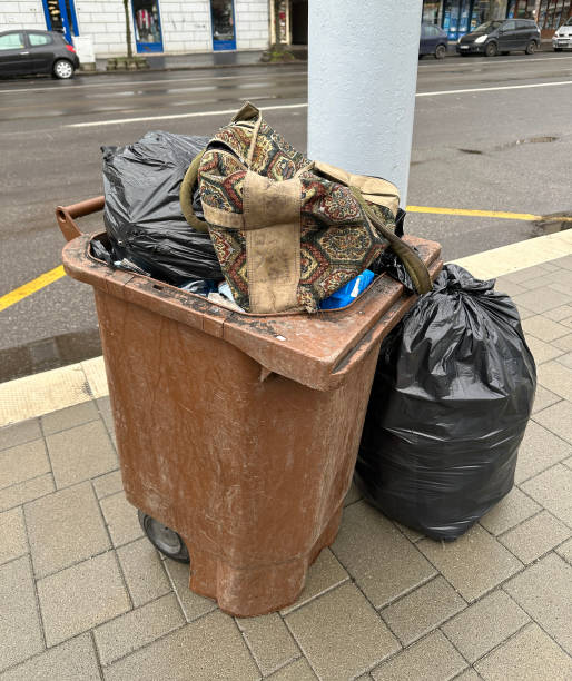 istock Trashcan on the street full of garbage 2106040409