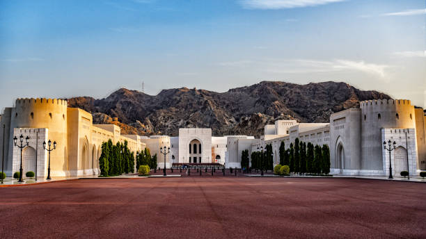 the royal palace and al mirani fort in muscat, oman - al mirani imagens e fotografias de stock