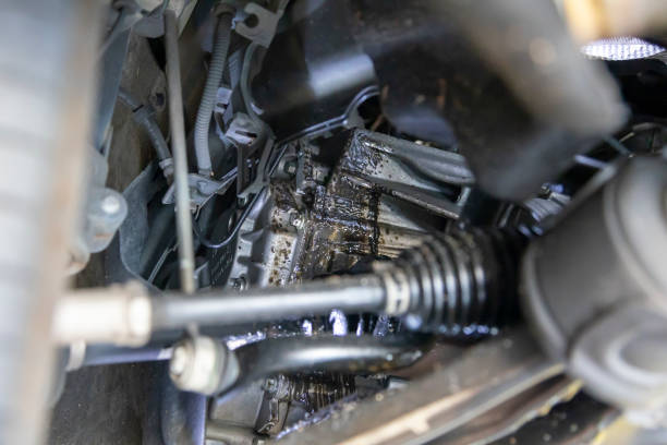 istock Change engine oil at an auto differential maintenance shop. 2106411685