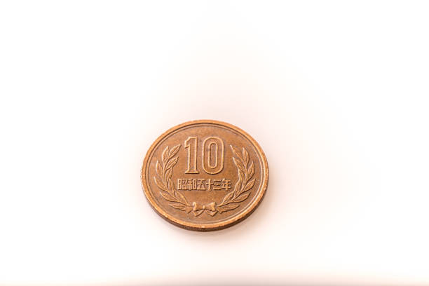 istock Japanese money, bills and coins 2106837338