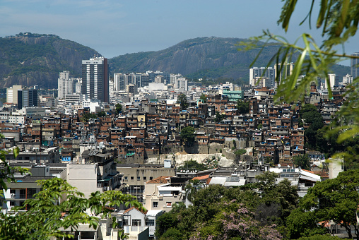 Caracas is surrounded by neighborhoods where poverty is very significant. Thousands of people live in this periphery of the city.