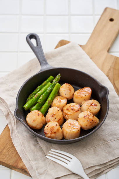 istock Sauteed scallops and asparagus with butter 2108613300