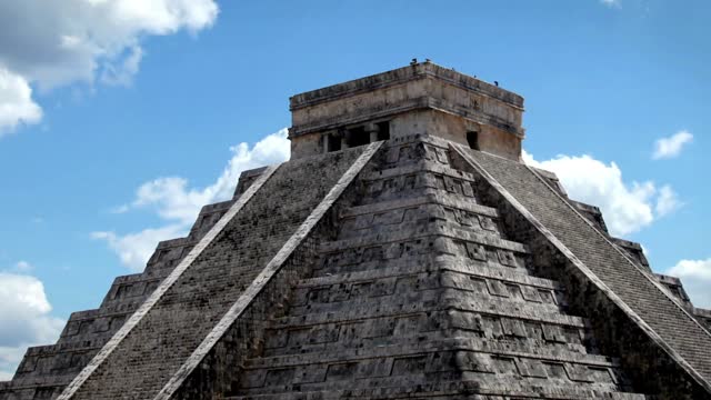Chichen Itza Maya, Kukulkan Pyramid in Mexico, Chichen Itza Temple Timelapse