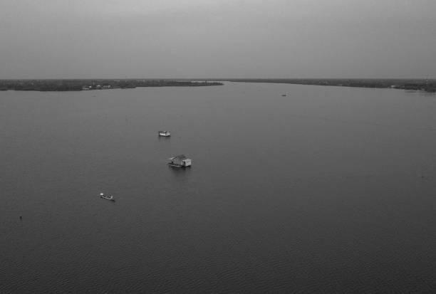 The vast Thi Tuong Lagoon is an ideal tourist destination for those who have fallen in love with the wild natural landscape, open space and dishes rich in Ca Mau's hometown. Thi Tuong Lagoon (also known as Ba Tuong Lagoon) is a natural lagoon with the largest area in Ca Mau in particular and the Mekong Delta in general. This place is also known as \