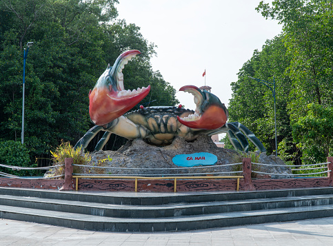 The Ca Mau crab symbol at Ca Mau Cape National Tourist Area (Dat Mui commune, Ngoc Hien district) has become an impressive highlight attracting many tourists from near and far when setting foot in Dat Mui. This is considered a favorite \