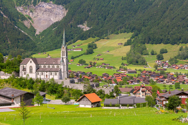 swiss village lungern, switzerland - canton obwalden imagens e fotografias de stock
