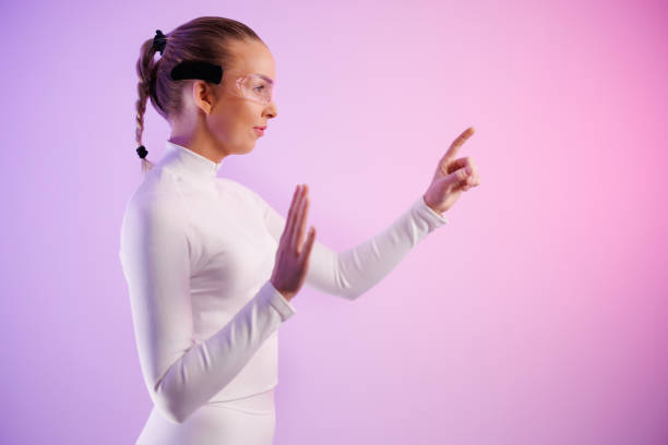 young woman in smartglasses against colored background - mr tom imagens e fotografias de stock