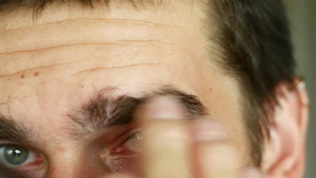 Grooming Thick Eyebrows: Men's Styling Routine