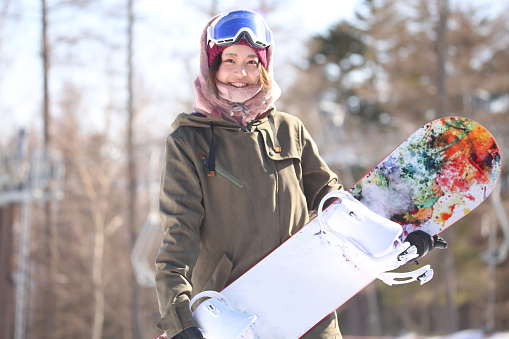 female snowboarder