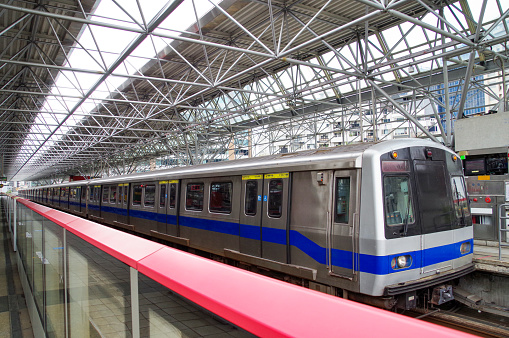 Tamsui Line subway car stopping at Beitou Station