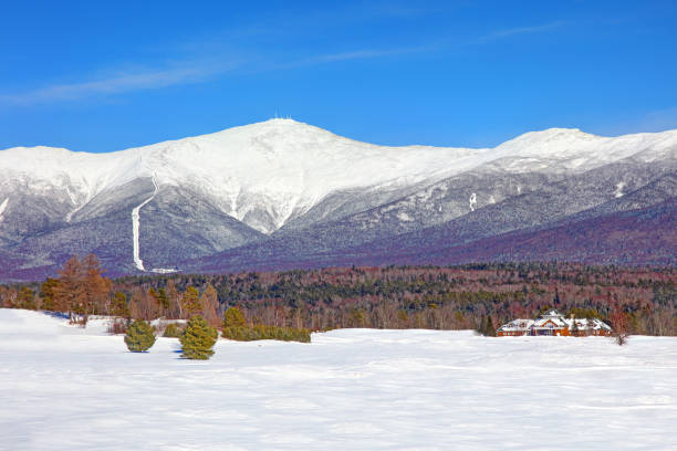istock Mount Washington in New Hampshire 2112465646
