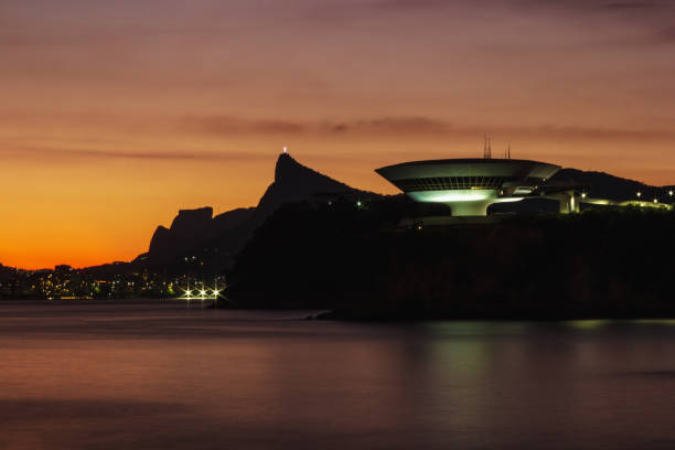 view of rio de janeiro city silhouette at sunset, niteroi - brazil silhouette sunset guanabara bay zdjęcia i obrazy z banku zdjęć