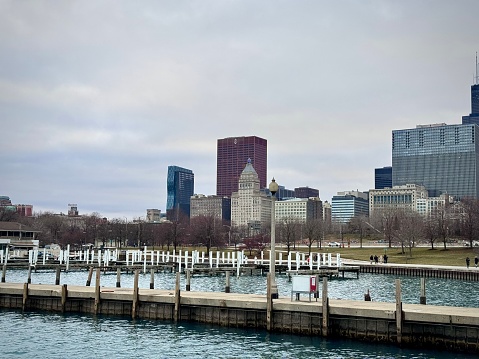 Chicago river and buildings in financial district.\n[url=/search/lightbox/6697961][IMG]http://farm3.static.flickr.com/2651/3807631533_7219cd7572.jpg[/IMG][/url]