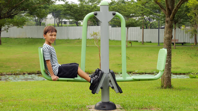 Boy attempts to use squat push machine, but his height mismatched for equipment