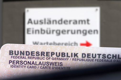 Ausländerbehörder und deutscher Personalausweis nach Einbürgerung