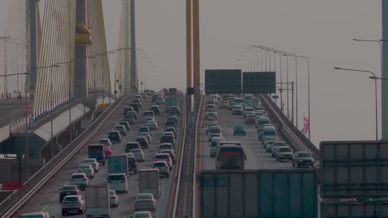 traffic on the Rama IX parallel bridge.