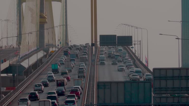 traffic on the Rama IX parallel bridge.