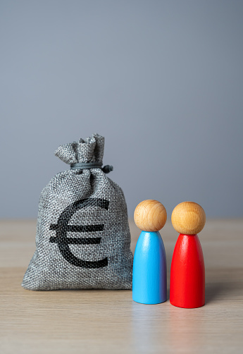 Dispute regarding the division of money. Euro money bag. Resolution of the dispute through the court. Business partnership. Search for a compromise. Mediation of conflicting parties.