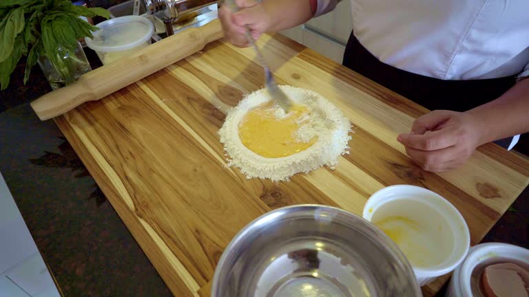 Preparation of pasta at home from scratch