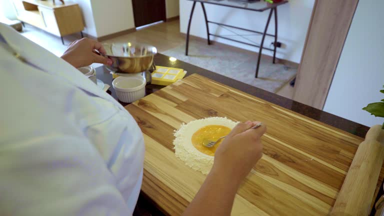 Preparation of pasta at home from scratch