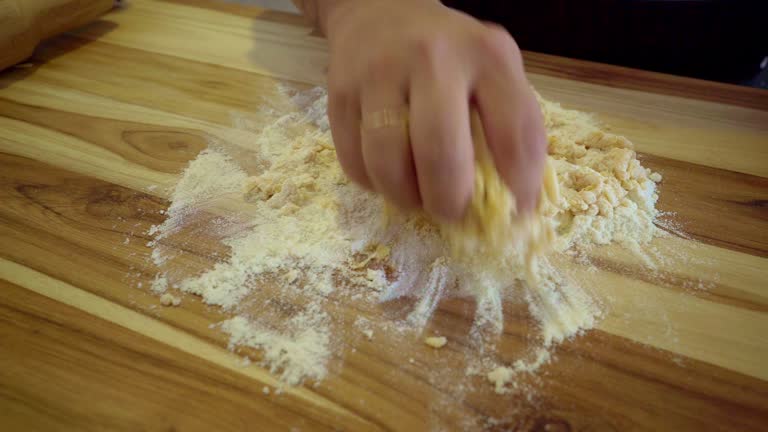 Preparation of pasta at home from scratch