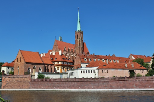 Built in the 16th century in the late brick Gothic style, the castle is one of the few remaining architectural monuments of the former Polish-Lithuanian community in present-day Belarus