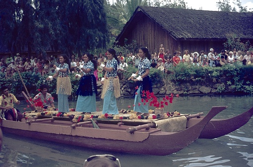 Hawaii (exact location not known), USA, 1975. Folklore event by local Polonesians for tourists on the Pacific island of Hawaii.