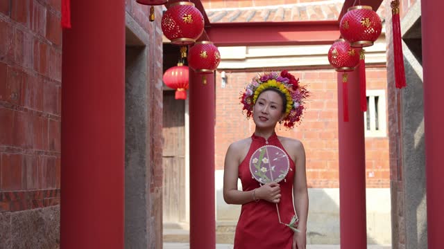 Beautiful woman in traditional Chinese dress