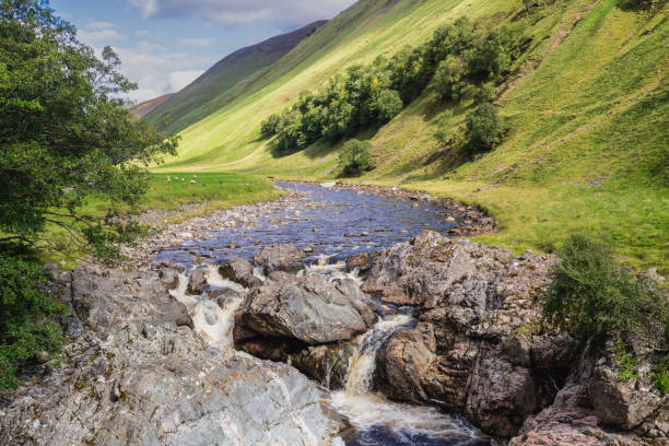 glen tilt and the tarf falls in perthshire, scotland - munros foto e immagini stock