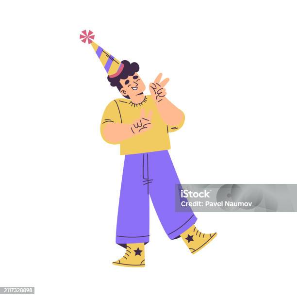 Garçon Mignon À La Fête De Joyeux Anniversaire Dans Un Chapeau Conique Célébrant Lillustration Vectorielle De Vacances Vecteurs libres de droits et plus d'images vectorielles de Activités de week-end