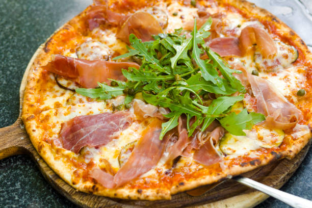 istock Plate with bacon pizza with lettuce and fig fruit 2117646488