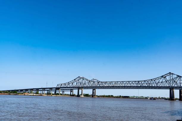 crescent city connection bridge - new orleans steamboat orleans new - fotografias e filmes do acervo