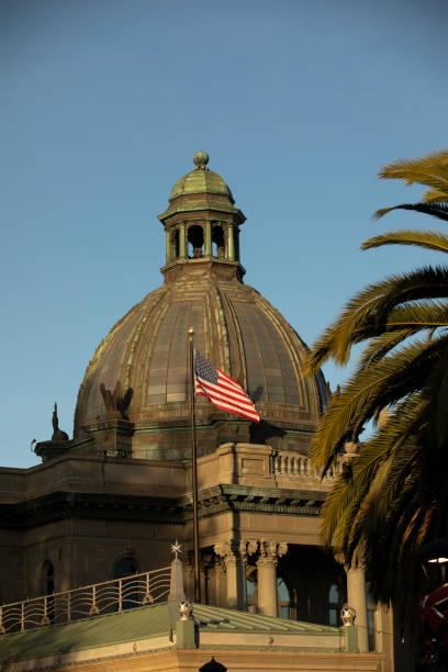 istock Historic Redwood City Courthouse 2118321134