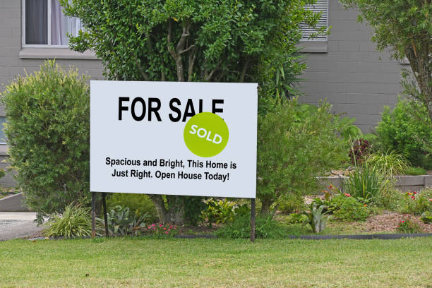 istock House for sale sign 2118728649