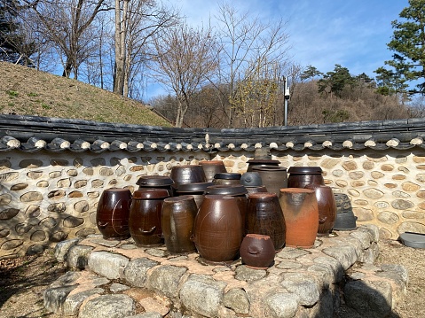 Platform for crocks of sauces and condiments (Korea Culture)