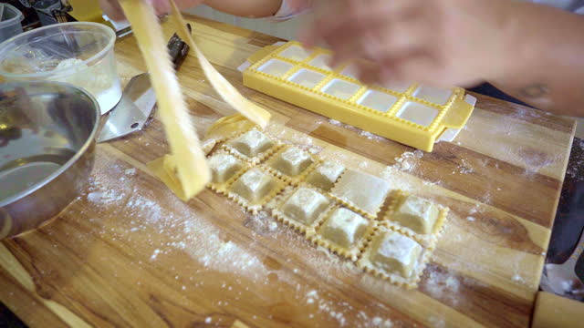 Preparation of pasta at home from scratch