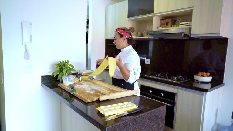 Preparation of pasta at home from scratch