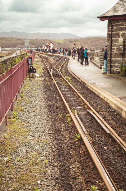 le ffestiniog and welsh highland railway à porthmadog, pays de galles, royaume-uni - ffestiniog railway photos et images de collection