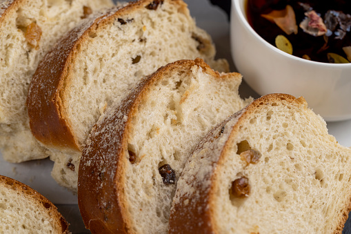 bread with dried fruit