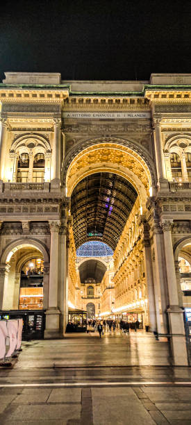 istock Gallery's entrance 2120587330