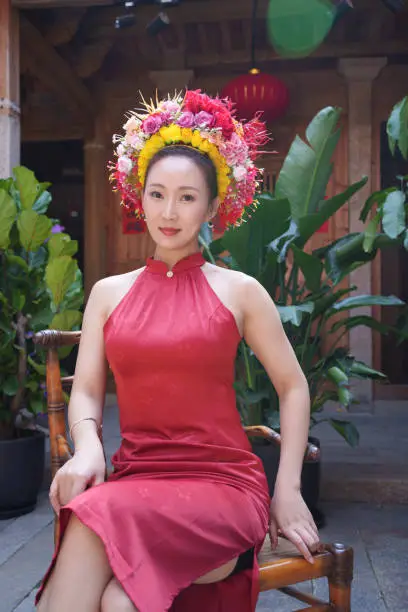 woman wearing traditional chinese clothing