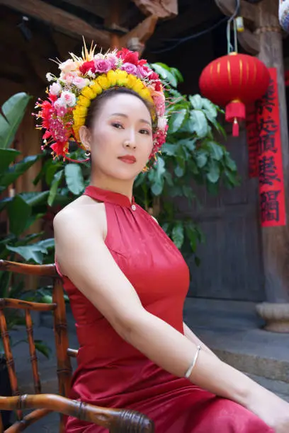 woman wearing traditional chinese clothing