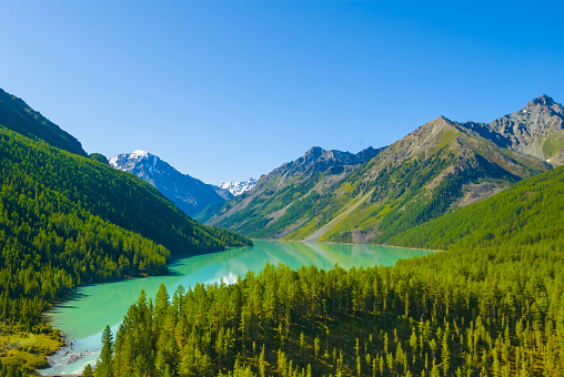 emerald lake in gren mountain valley