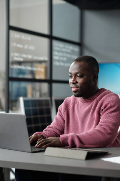 istock Young businessman networking by desk 2122378056